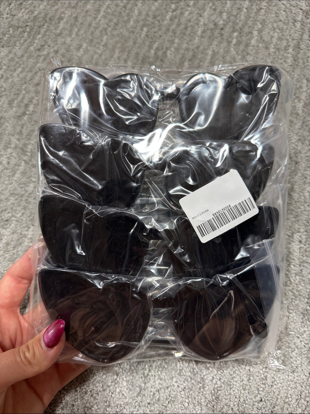 7 black & 1 white heart sunglasses (Pack of 8)